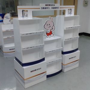Lemari Display Perawatan Kulit Parfum